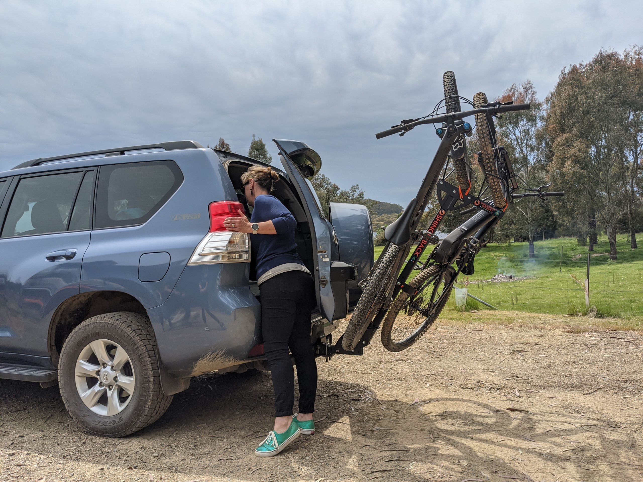 PC: Customer photo, Toyota Prado fitted with a Shingleback Classic 2B90 rack, using the standard supplied tow bar tube. Remove a single bolt and the rack tilts all the way to the ground. 